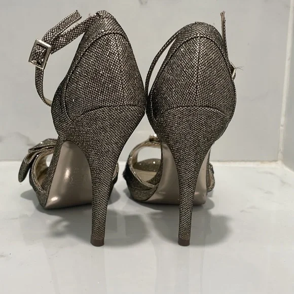 Sparkly Gold and Black Pumps - Picture 10 of 10